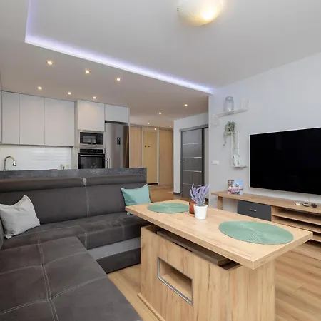Spacious Apartment For 6 Guests In Krakow With Home Office By Noclegi Renters Exterior photo