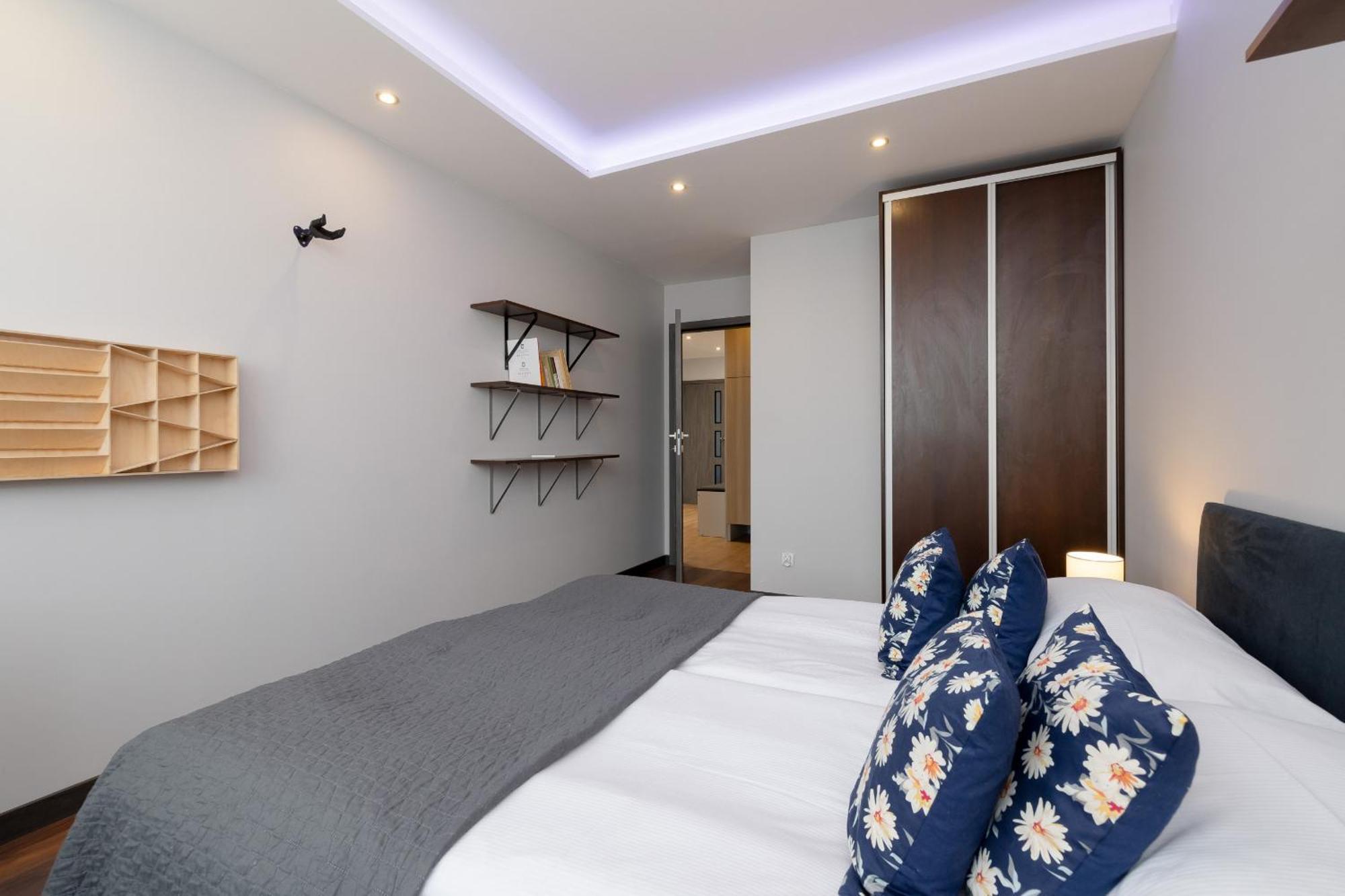 Spacious For 6 Guests In With Office By Renters Leilighet