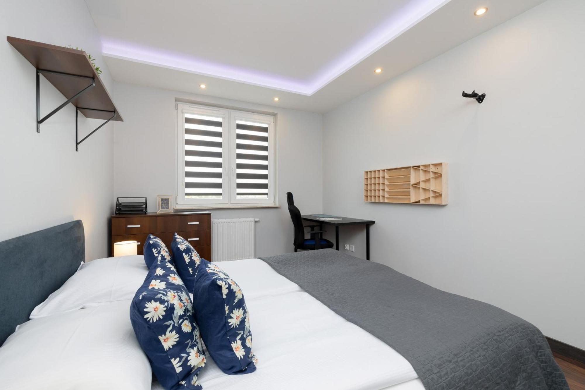 Spacious For 6 Guests In With Office By Renters *
