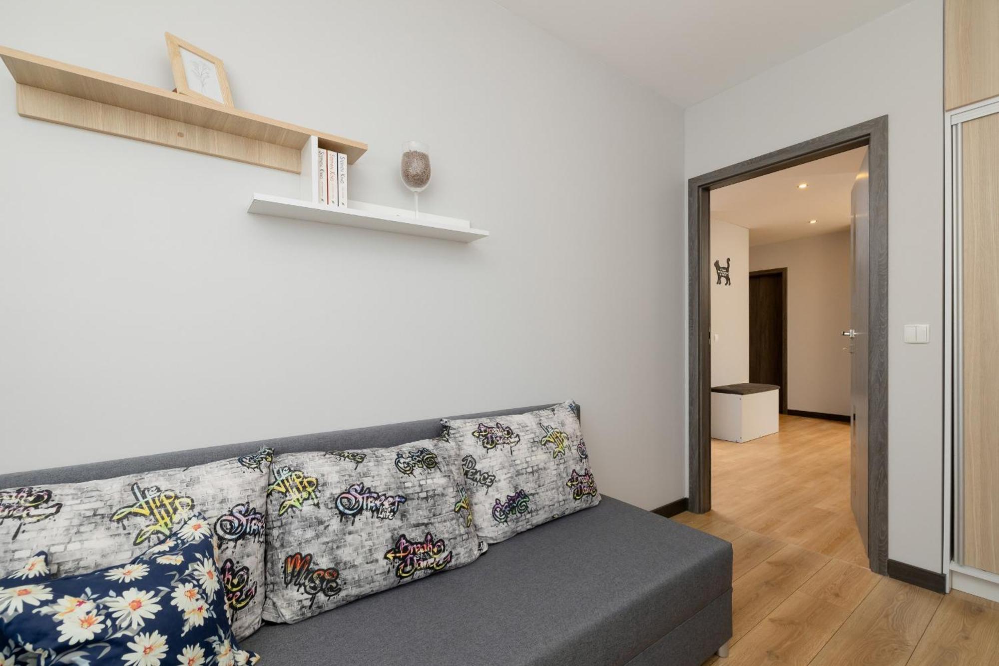 Spacious For 6 Guests In With Office By Renters