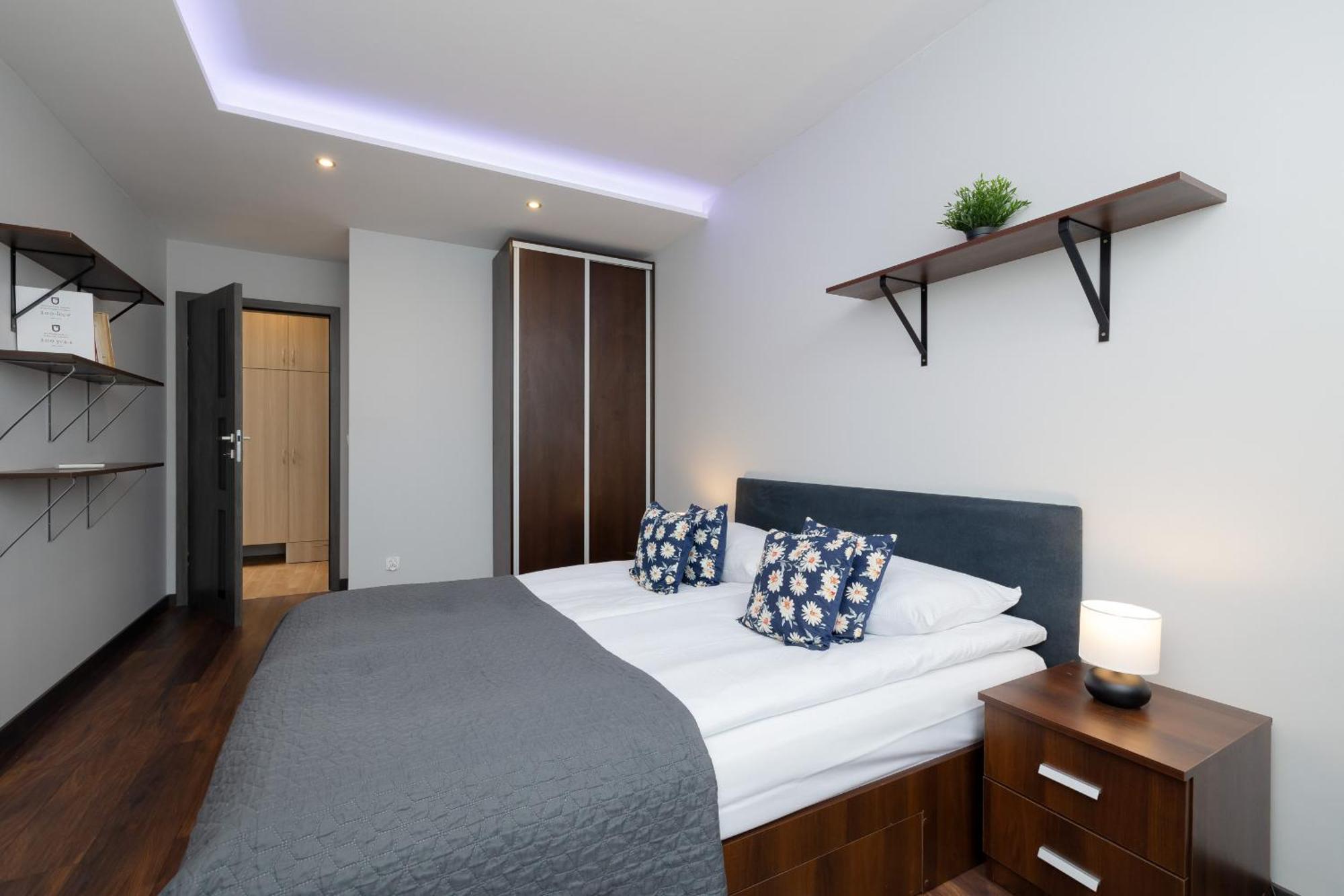 Spacious For 6 Guests In With Office By Renters Apartment *