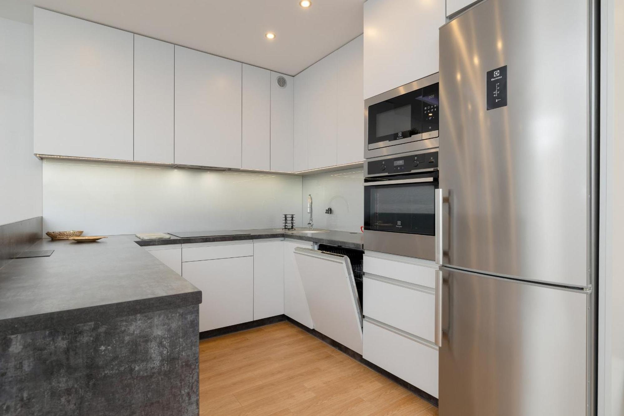 Apartment Spacious For 6 Guests In With Office By Renters *