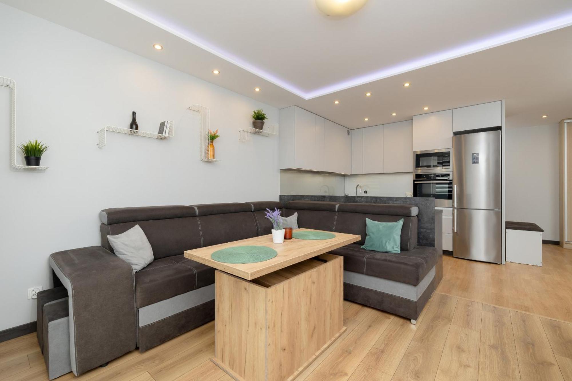 Apartment Spacious For 6 Guests In With Office By Renters